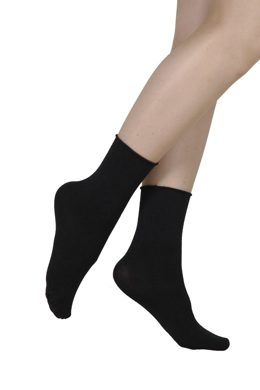 ELENA black socks containing silk